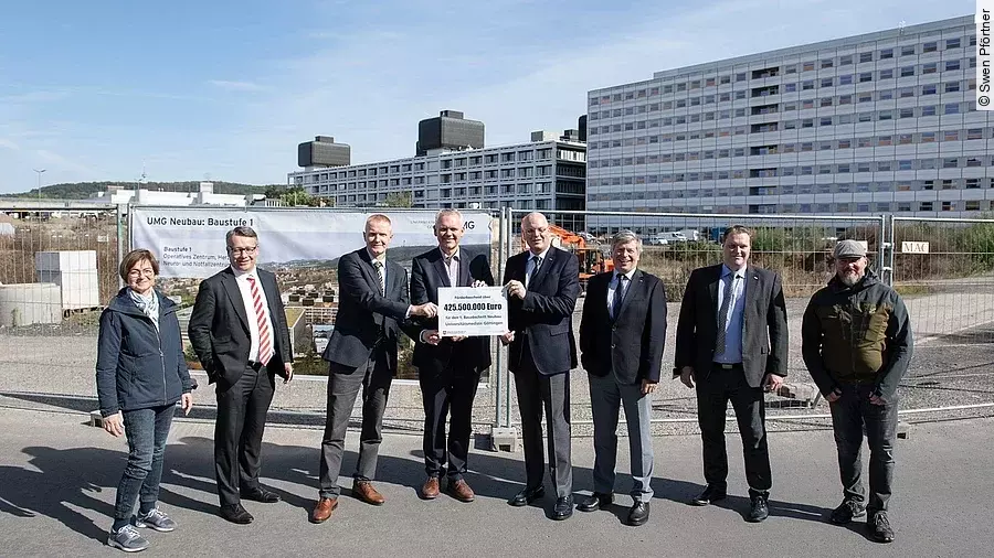 Übergabe des Finanzhilfebescheids für den Neubau am Universitätsklinikum Göttingen.