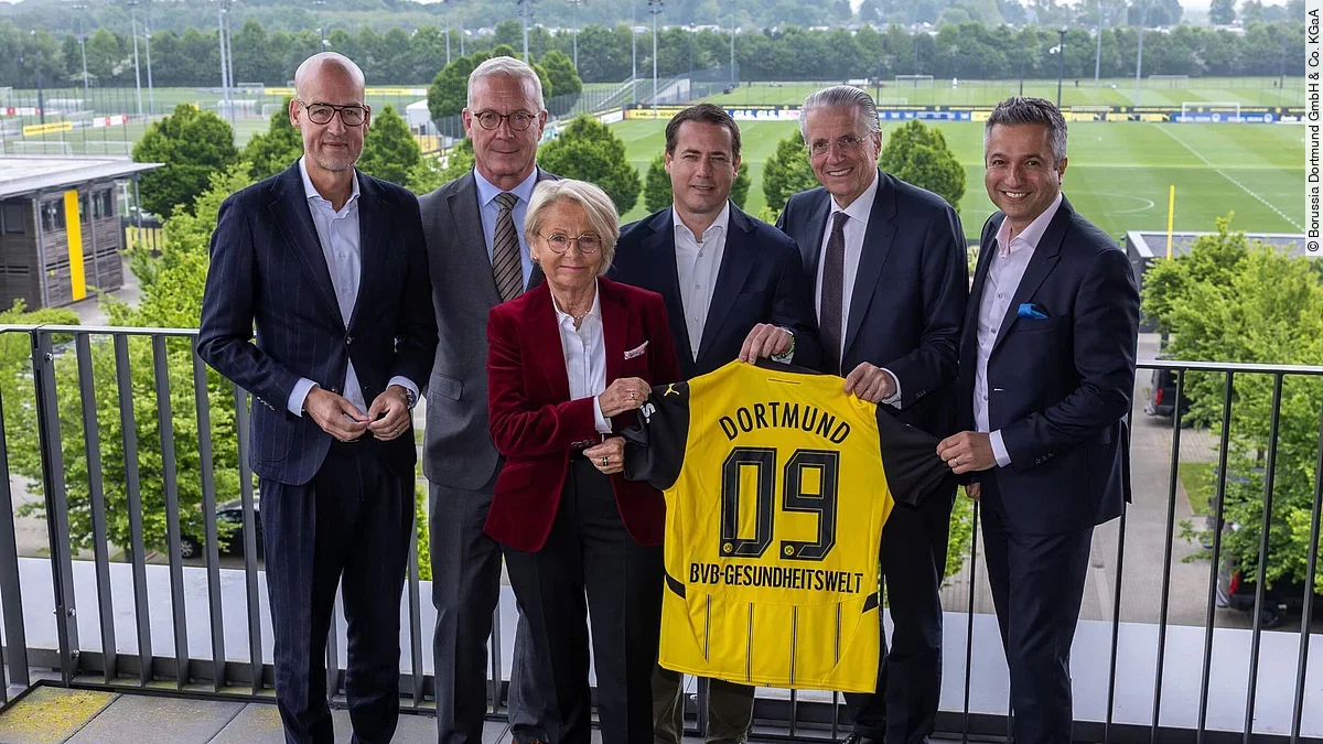 Carsten Cramer, Thomas Treß (beide BVB), Bärbel Bergerhoff-Wodopia (UME-Aufsichtsratsvorsitzende), Lars Ricken (BVB), Prof. Jochen Werner (Ärztlicher Direktor UME) und Prof. Dr. Tienusch Rassaf (Chefarzt Kardiologie UME) sind von der BVB-Gesundheitswelt überzeugt.