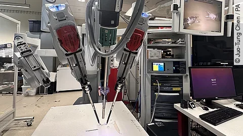 Chirurgie-Roboter führt Gallenblasen-OP autonom durch