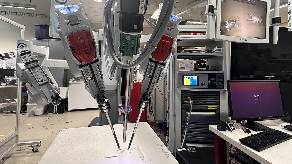 Chirurgie-Roboter führt Gallenblasen-OP autonom durch