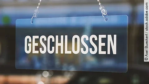 Geschlossen Ladentür mit "Geschlossen"-Schild