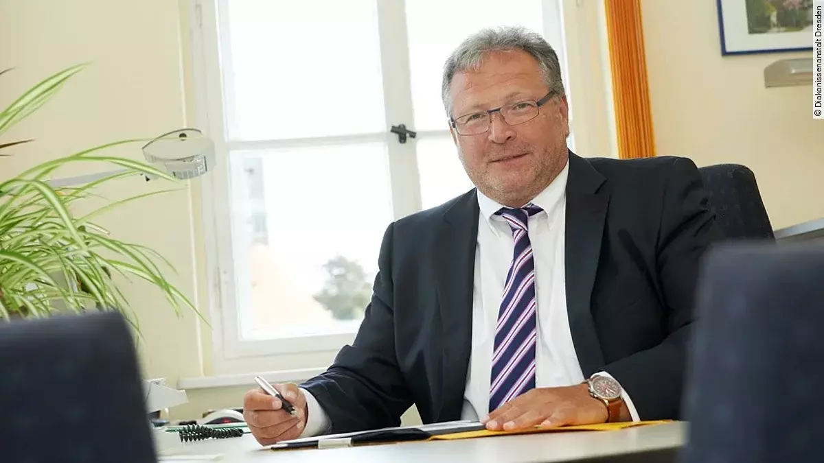 Dr. Matthias Schröter Dr. Matthias Schröter