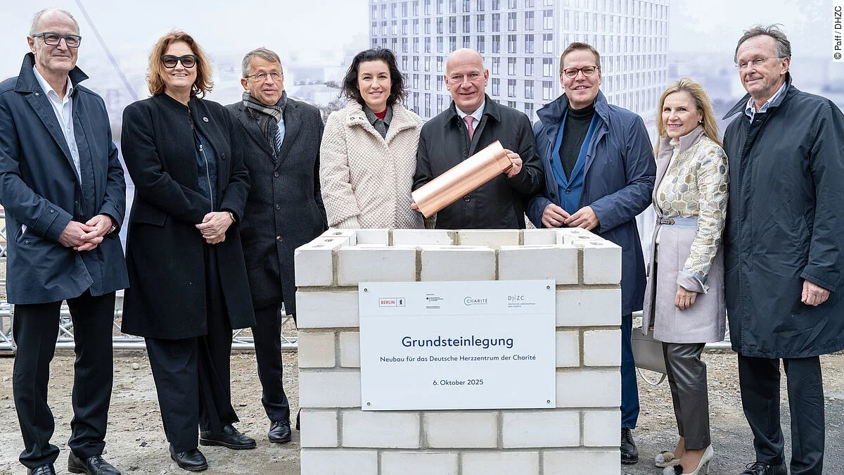 Offizielle Grundsteinlegung für den DHZC-Neubau Offizielle Grundsteinlegung für den DHZC-Neubau