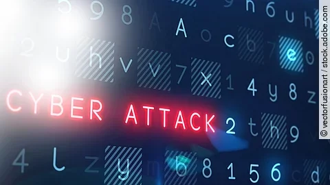 In einem Raster aus blauen Ziffern und Buchstaben leuchtet der Begriff "Cyber Attack" rot auf.
