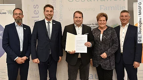 Minister Magnus Jung mit Klinikvertretern