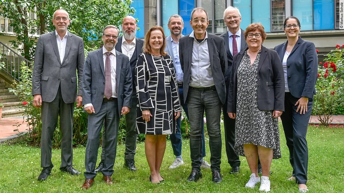 UKH beteiligt sich an Diakoniekrankenhaus UKH beteiligt sich an Diakoniekrankenhaus