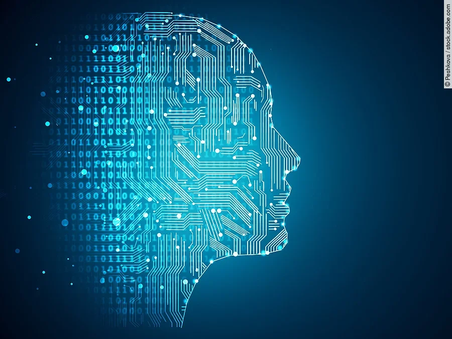 Darstellung Künstlicher Intelligenz durch die Umrisse eines menschlichen Profils. Die Haut besteht aus Netzwerkdiagrammen und binären Codes.