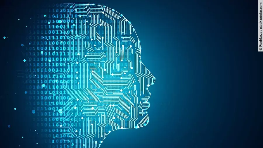Darstellung Künstlicher Intelligenz durch die Umrisse eines menschlichen Profils. Die Haut besteht aus Netzwerkdiagrammen und binären Codes.