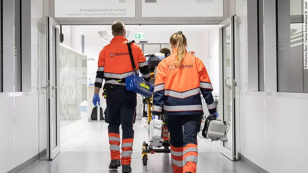 Evakuierungsübung Caritas-Krankenhaus St. Josef Evakuierungsübung Caritas-Krankenhaus St. Josef