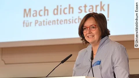 Dr. Ruth Hecker, Fachärztin für Anästhesiologie und Klinische Risikomanagerin