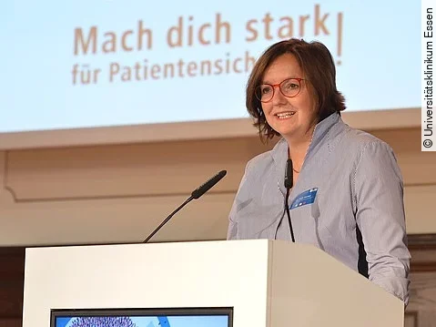 Dr. Ruth Hecker, Fachärztin für Anästhesiologie und Klinische Risikomanagerin