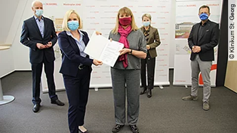 Übergabe Fördermittelbescheid für den Zentralbau 2 von St. Georg