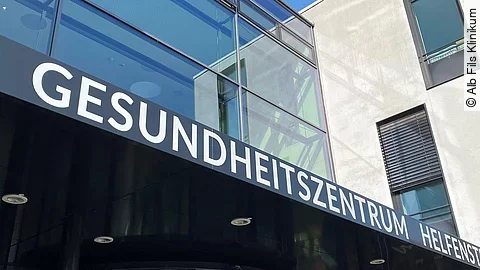 Eingang des Gesundheitszentrums Helfenstein