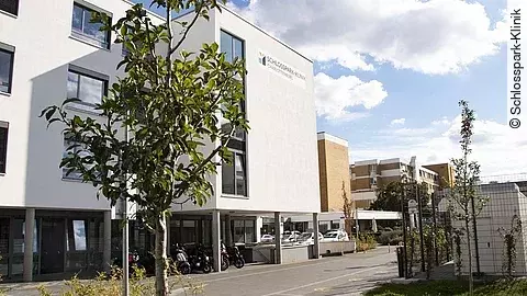 Außenansicht der Schlosspark-Klinik