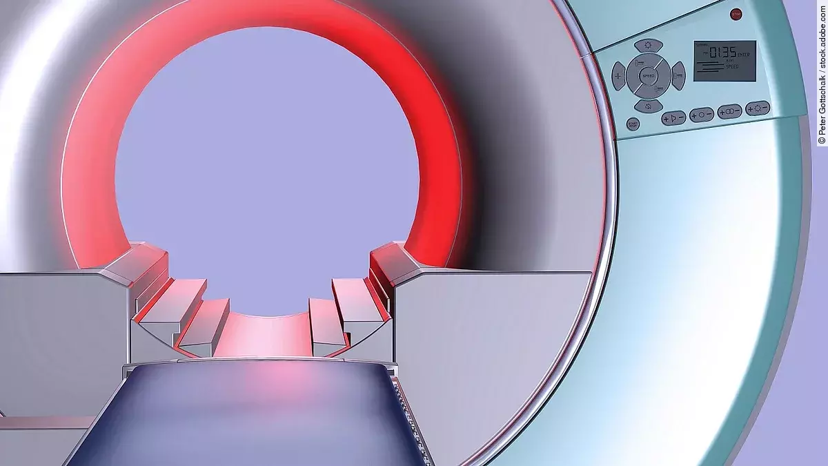 Computertomograph Ein frontaler Blick auf das innere eines Computertomographen (CT).