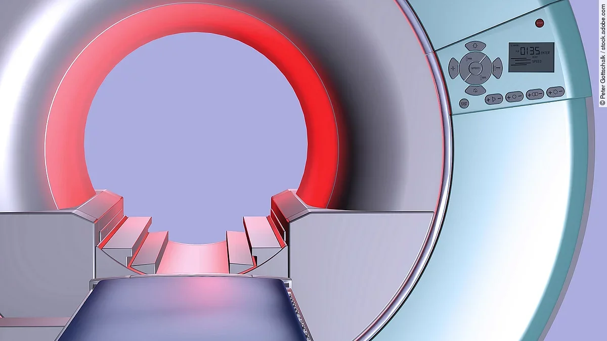 Ein frontaler Blick auf das innere eines Computertomographen (CT).