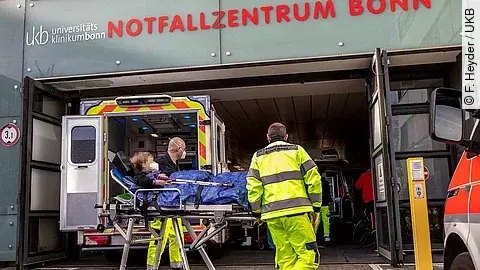 UKB Ankunft kriegsverletzte Kinder UKB Ankunft kriegsverletzte Kinder