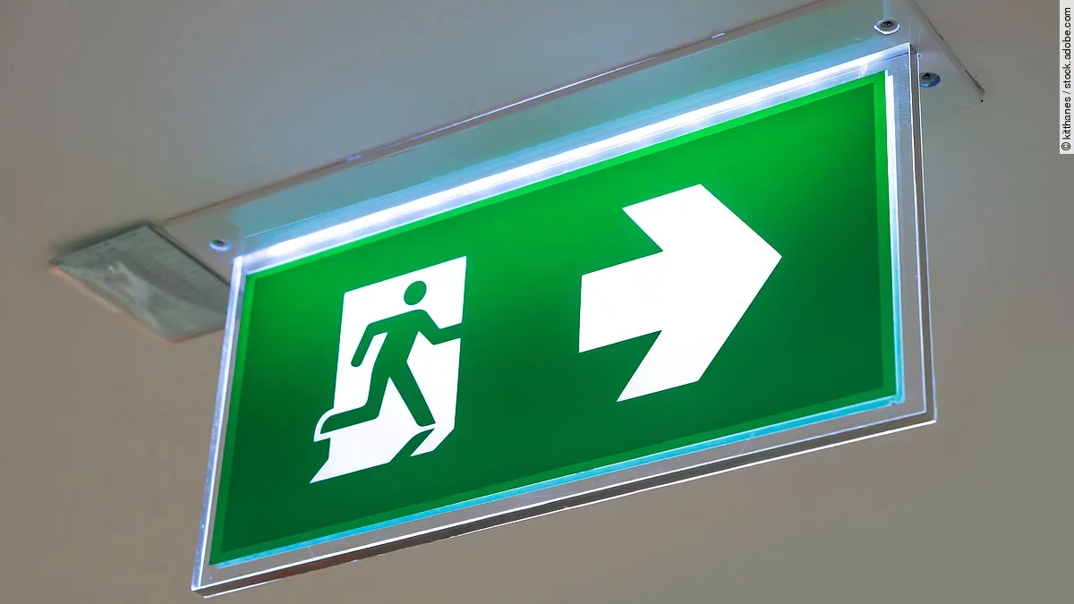 Grünes Notausgang-Schild