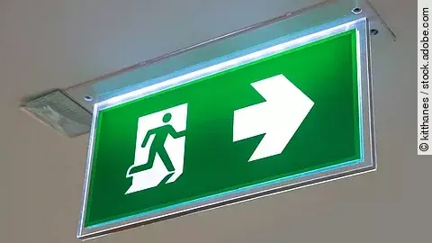 Grünes Notausgang-Schild