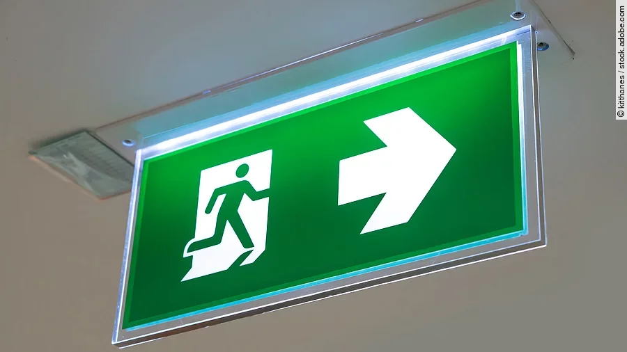 Grünes Notausgang-Schild