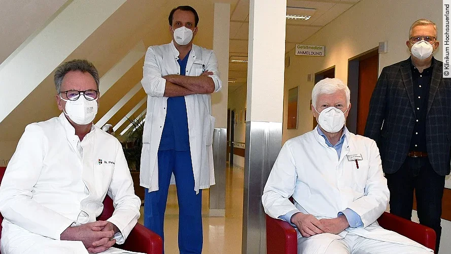 Links: Norbert Peters