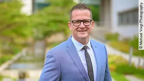 Dr. Christian Weberus Dr. Christian Weberus