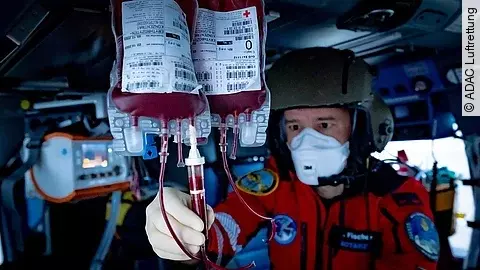 ADAC Luftrettung Blutkonserven