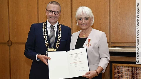 Christiane Groß erhält Bundesverdienstkreuz Christiane Groß erhält Bundesverdienstkreuz