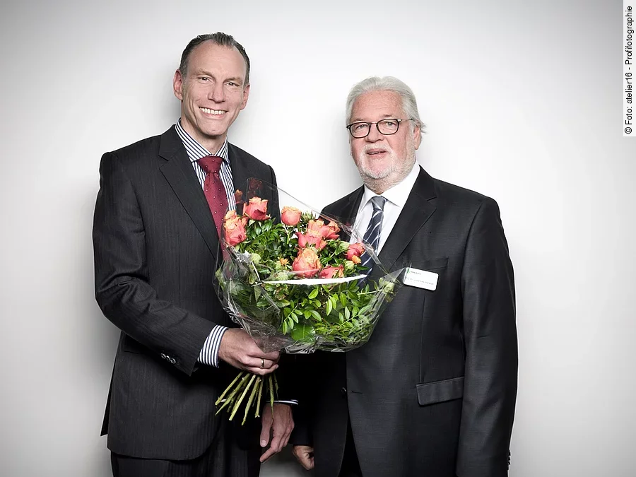 Dr. Hallauer o Dr. Hallauer