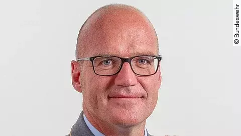 Dr. Hans-Ulrich Holtherm Dr. Hans-Ulrich Holtherm