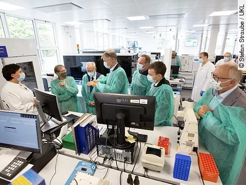 Inbetriebnahme des hochmodernen Laborsystems am Universitätsklinikum Leipzig