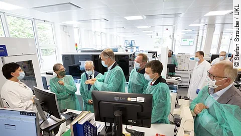 Inbetriebnahme des hochmodernen Laborsystems am Universitätsklinikum Leipzig