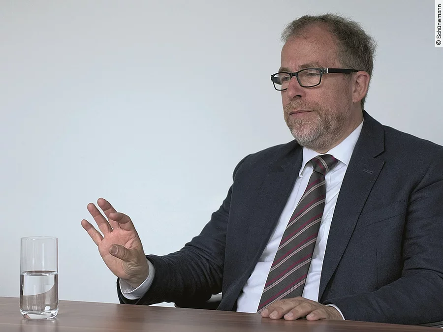 Dr. Christof Veit Dr. Christof Veit