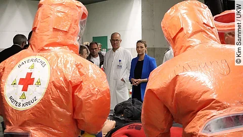 Judith Gerlach und Prof. Thomas Wurmb im UKW Judith Gerlach und Prof. Thomas Wurmb im UKW