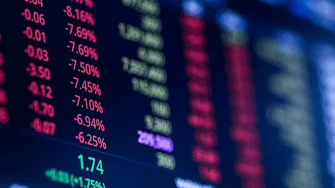 Digitales Display mit Aktienkursen