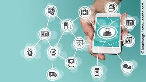 Aus einem Smartphone kommt ein graphisches Netzwerk, das verschiedene Bereiche des Gesundheitswesens zeit: Medikamente, Krankenwagen, Pflege, Dokumente, Arztkoffer und weitere.