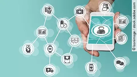 Aus einem Smartphone kommt ein graphisches Netzwerk, das verschiedene Bereiche des Gesundheitswesens zeit: Medikamente, Krankenwagen, Pflege, Dokumente, Arztkoffer und weitere.