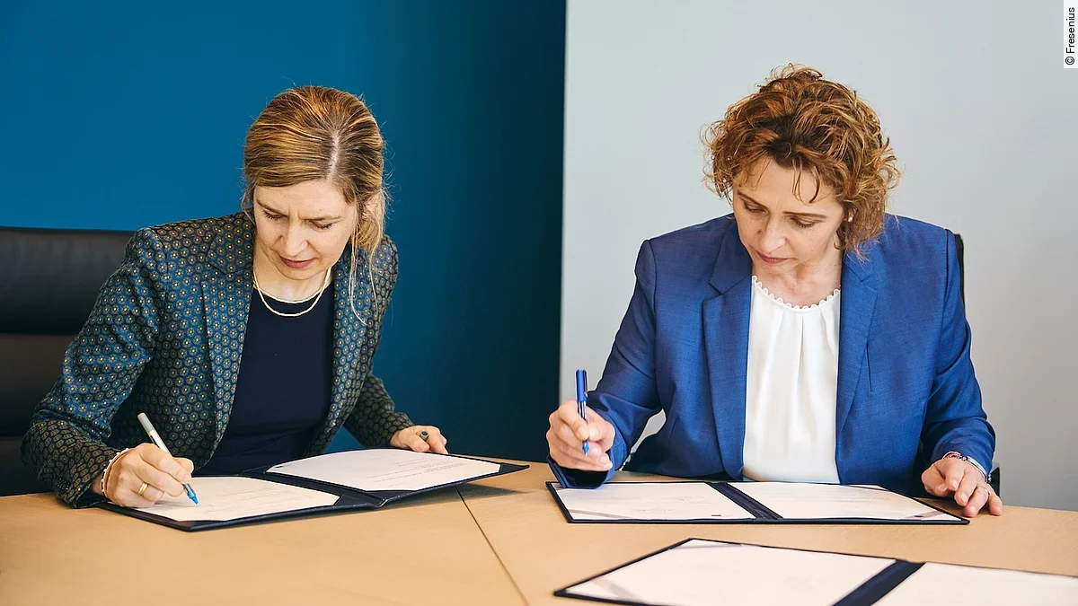 Sara Hennicken, Nicola Beer