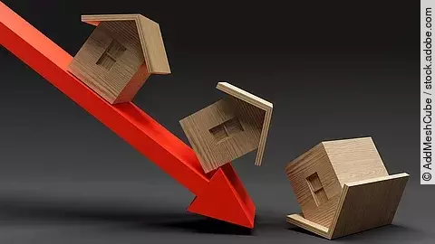 Roter Pfeil nach unten auf dem Häuser herunterrutschen