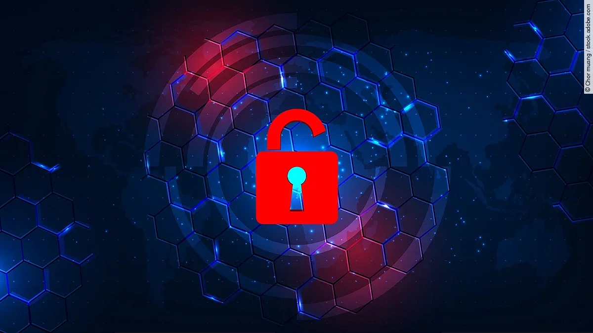 Ein geöffnetes Vorhängeschloss-Symbol erscheint in einem leuchtenden Rot vor einem dunkelblauen Hintergrund mit Waben-Muster.