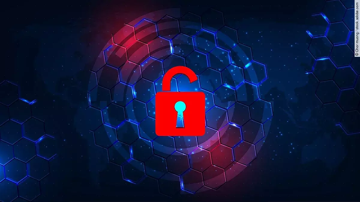 Ein geöffnetes Vorhängeschloss-Symbol erscheint in einem leuchtenden Rot vor einem dunkelblauen Hintergrund mit Waben-Muster.