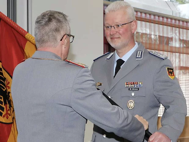 Generalstabsarzt Dr. Stephan Schoeps und Oberstarzt Dr. Jörg Ahrens 