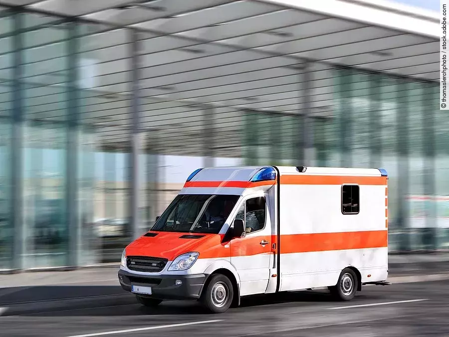 Rettungswagen Ein fahrender Rettungswagen.