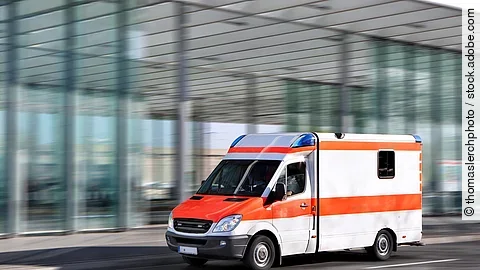 Rettungswagen Ein fahrender Rettungswagen.