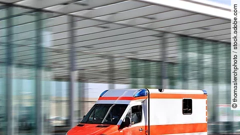 Rettungswagen Ein fahrender Rettungswagen.