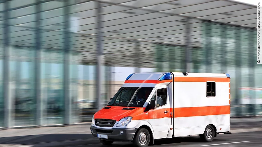 Rettungswagen Ein fahrender Rettungswagen.