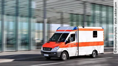 Rettungswagen Ein fahrender Rettungswagen.