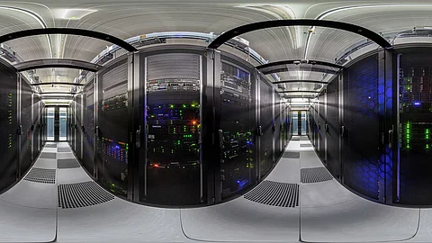 360 Grad Panoramabild eines Rechenzentrums