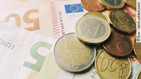 Euro-Scheine und Münzen