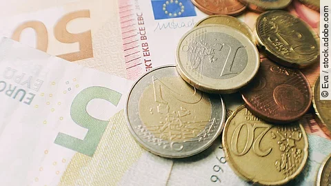 Euro-Scheine und Münzen